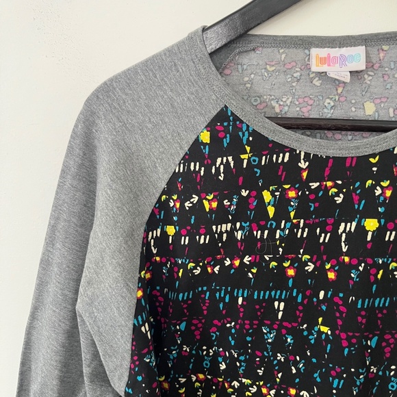 NWOT Lularoe Grey Pattern Raglan 3/4 Sleeve T-shirt - Picture 5 of 5